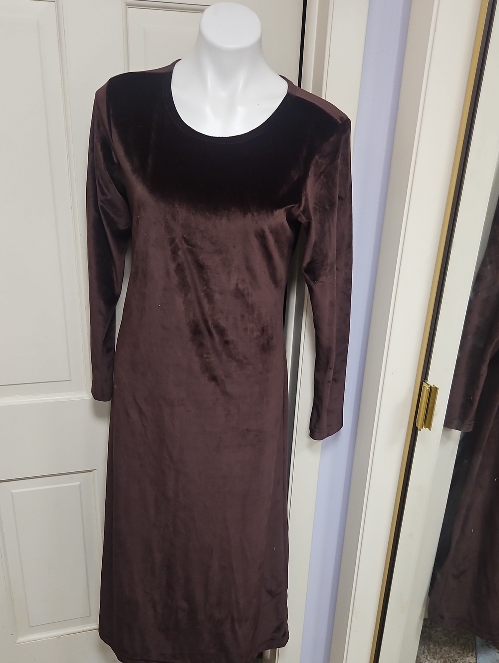 Vintage Classic Long-Sleeve Velvet Maxi  Chocolate Brown